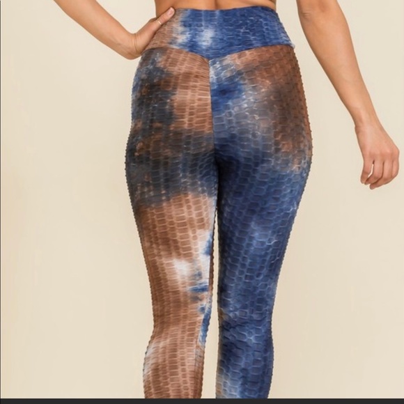 The Callie Dyed: Scrunch booty blue and brown leggings - Picture 3 of 4